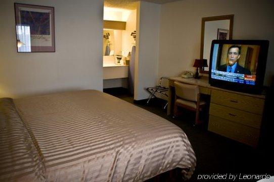 Pepper Tree Inn Beaverton Room photo